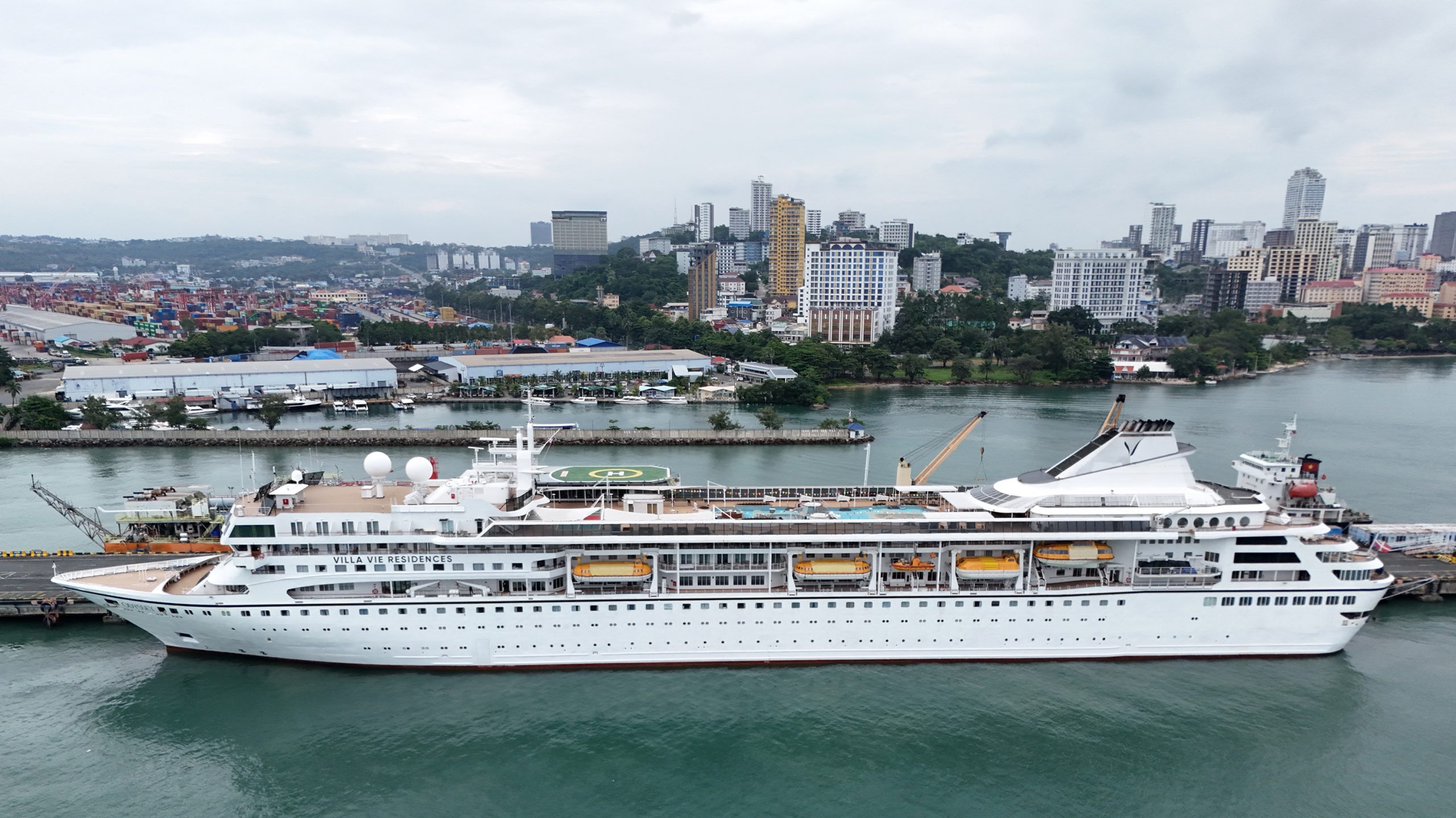US cruise ship strands over 200 passengers because it can't afford fuel — Huntington Community news